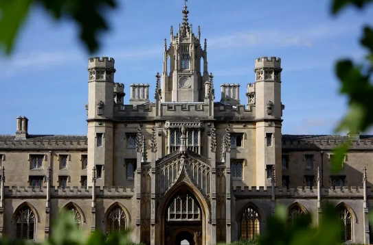 英国有名的城堡大学有哪些？