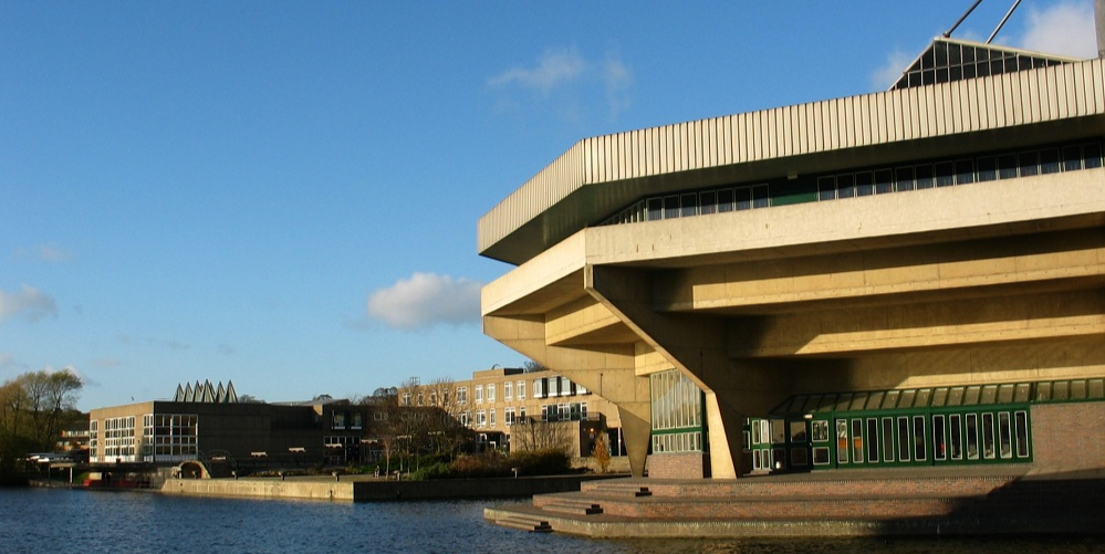 英国约克大学和埃克斯特大学哪个学校好一些?