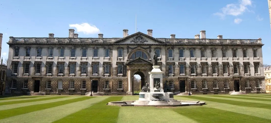 英国伦敦国王学院留学一年所有费用是多少？