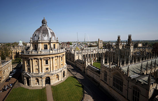 英国牛津大学多少学费？