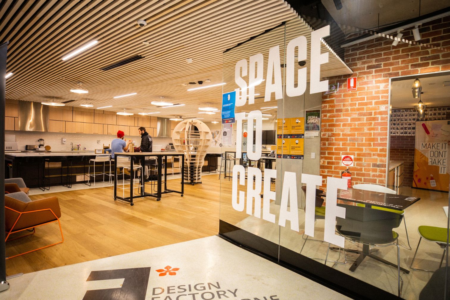 斯威本科技大学应用创新（商业学士）课程大一重点预习哪些内容？