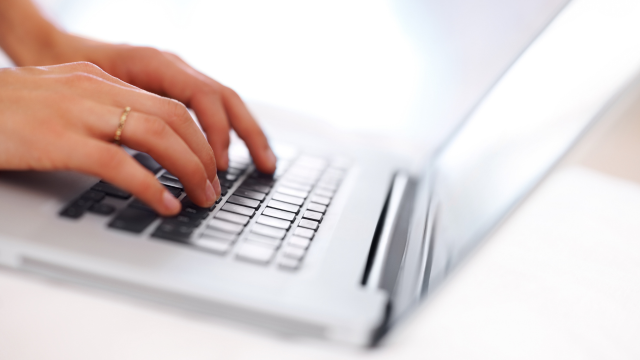 拉夫堡大学媒体与传播essay英文评论写作技巧