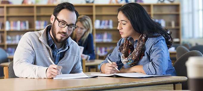 香港都会大学金融与金融技术专业主要学习哪些课程？